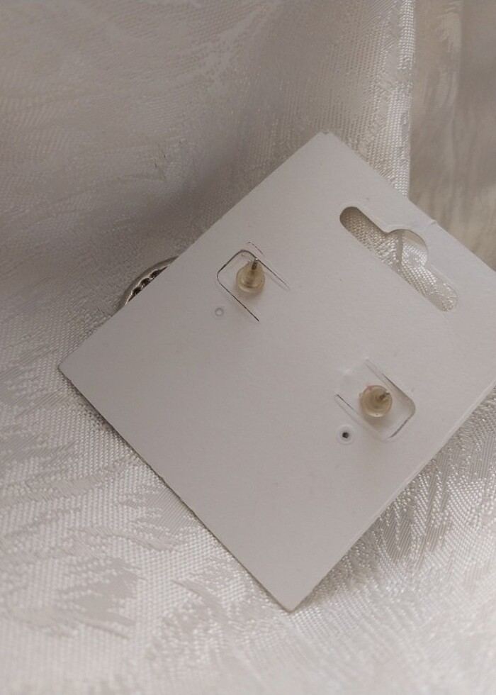 Gümüş Renk Parlak Metal Küpe - Görsel 2