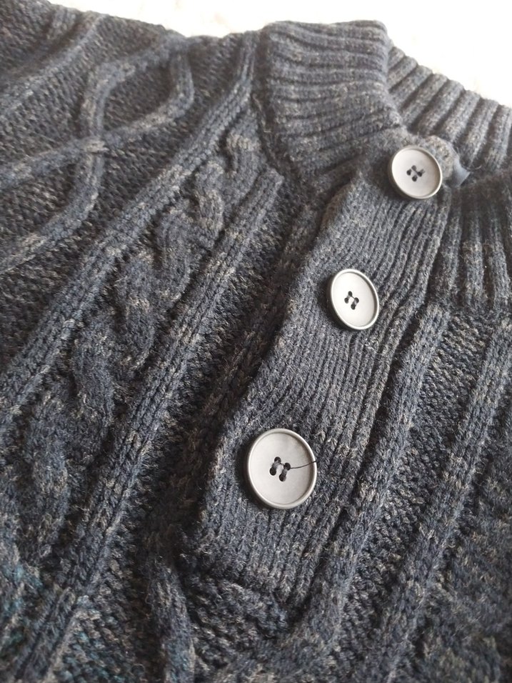 Sıfır Gibi Gri Örgü Erkek Kazak, Yüksek Yaka, Düğmeli - Görsel 4