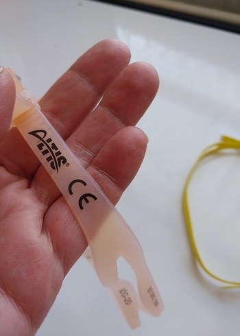 Beden sarı Renk Sarı ve Pembe Elastik Yüzücü Gözlüğü