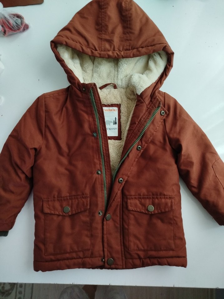 Düğmeli Kapüşonlu Erkek Çocuk Kahverengi Mont - Görsel 3