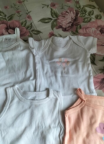 Kız bebek toplu üst çıtçıtlı body