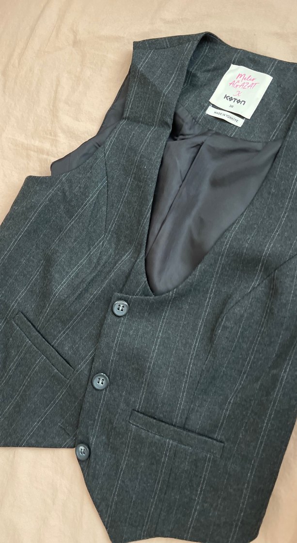 Düğmeli Gri  Kadın Yelek - Görsel 3