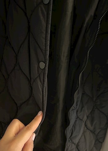 Siyah Kapitone Kapüşonlu Günlük Kadın Mont - Görsel 4