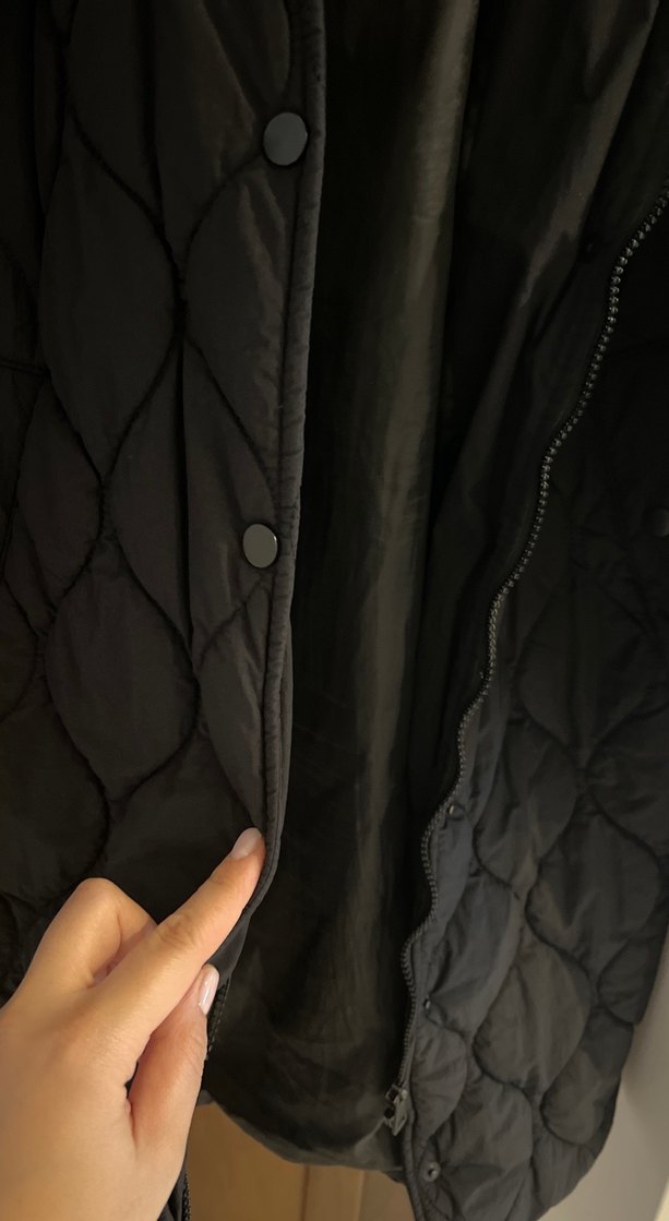 Siyah Kapitone Kapüşonlu Günlük Kadın Mont - Görsel 4