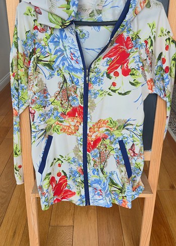 Batik Renkli Cicekli Kapusonlu Hafif Ceket