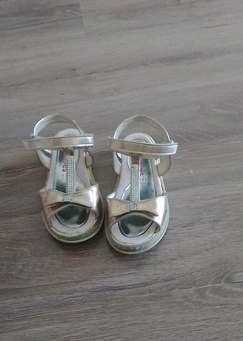 Prenses Sofia Kız Çocuk Bej Tokalı Sandalet