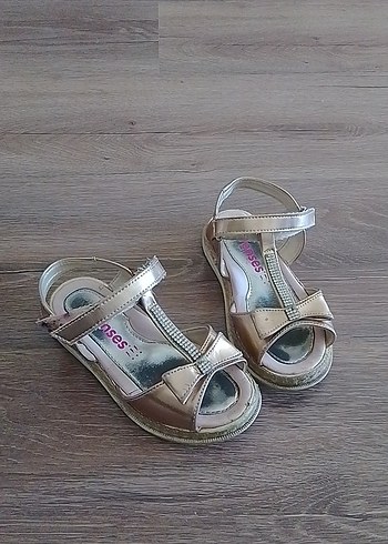 Kız Çocuk Bej Tokalı Sandalet