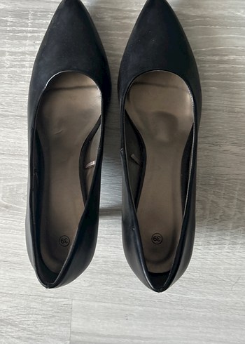 Siyah Tokalı Stiletto Kadın Ayakkabı
