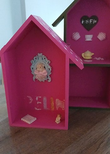 Koyu Pembe Ahşap Ev Şeklinde Raflar - Görsel 5