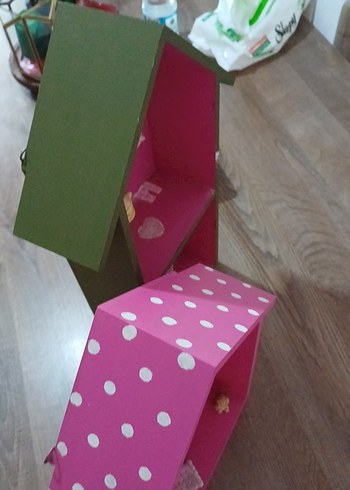 Koyu Pembe Ahşap Ev Şeklinde Raflar - Görsel 4