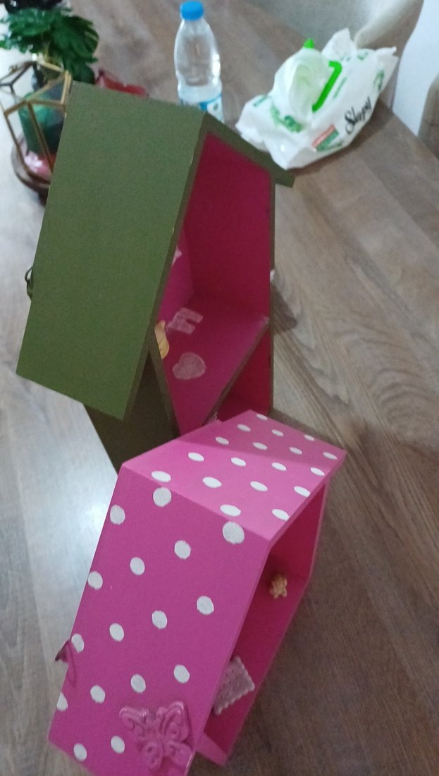 Koyu Pembe Ahşap Ev Şeklinde Raflar - Görsel 4