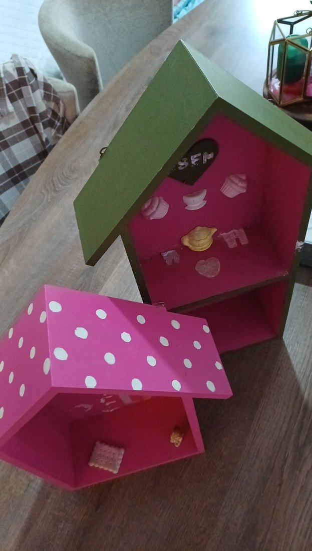 Koyu Pembe Ahşap Ev Şeklinde Raflar - Görsel 2