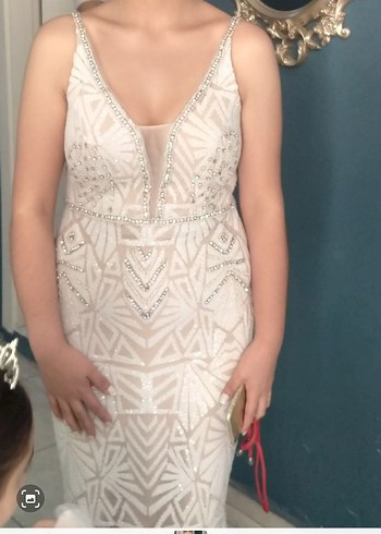 Payet İşlemeli Beyaz V Yakalı Uzun Abiye Elbise - Görsel 6