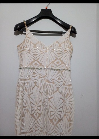 Payet İşlemeli Beyaz V Yakalı Uzun Abiye Elbise - Görsel 5