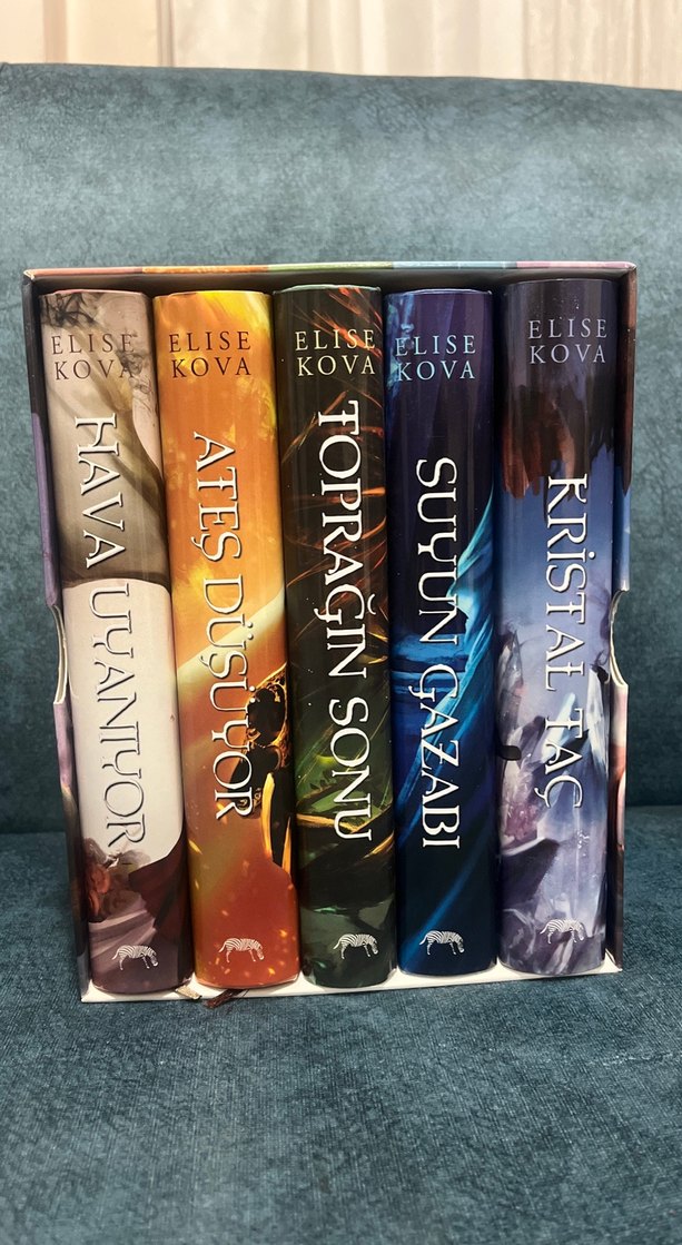 Elise Kova 5 Kitaplık Hava Uyanıyor Serisi - Görsel 2