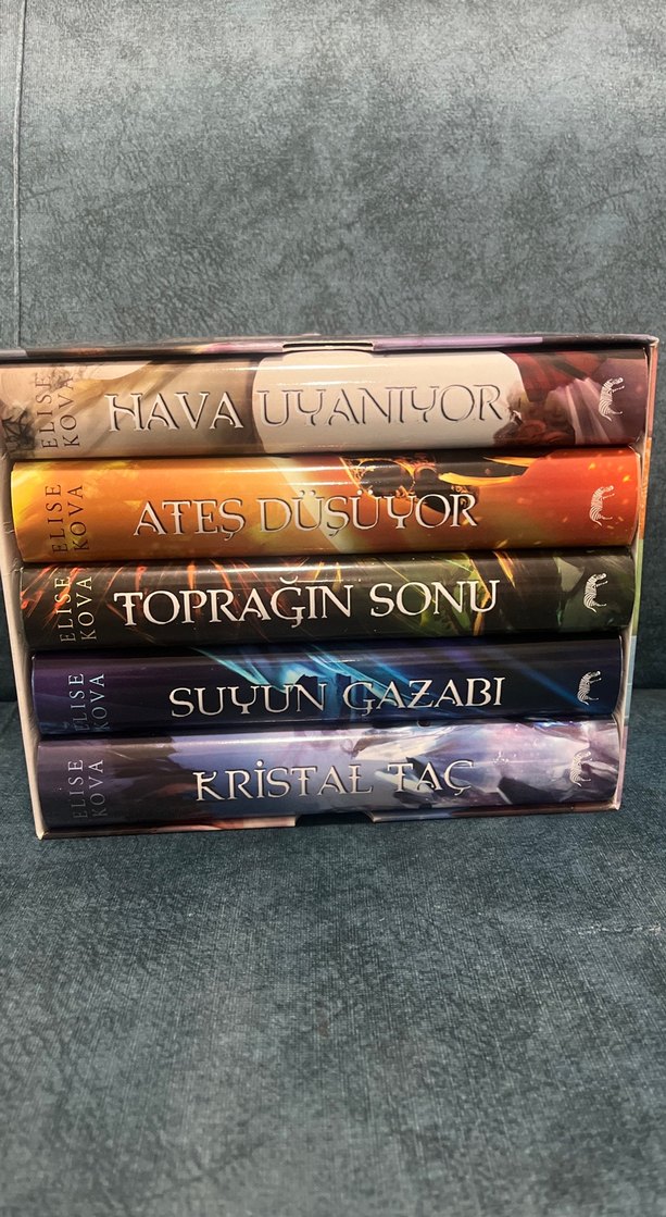 Elise Kova 5 Kitaplık Hava Uyanıyor Serisi - Görsel 3