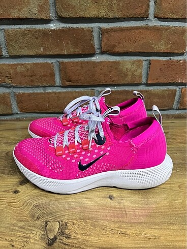 38 Beden pembe Renk Nike escape run spor ayakkabı çok rahat