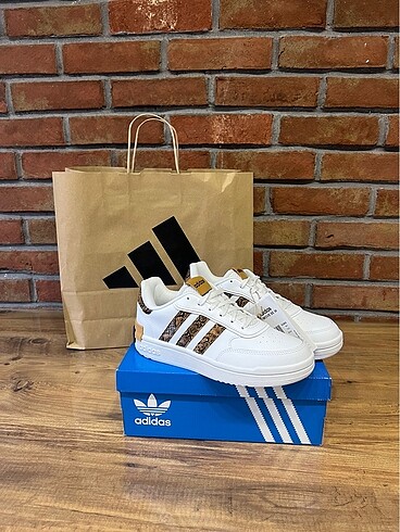 Adidas Orjinal faturalı spor ayakkabı