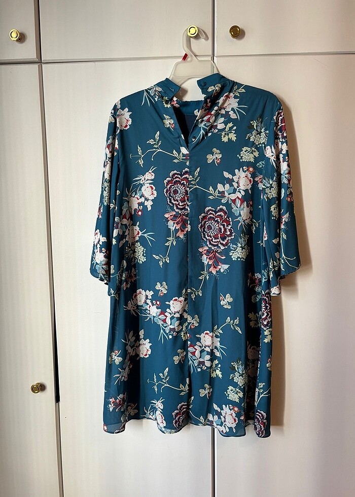 Çiçekli Mavi Elbise Uzun Kollu - Görsel 2