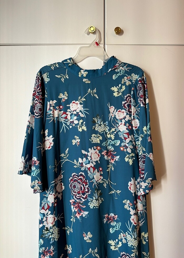 Çiçekli Mavi Elbise Uzun Kollu - Görsel 4
