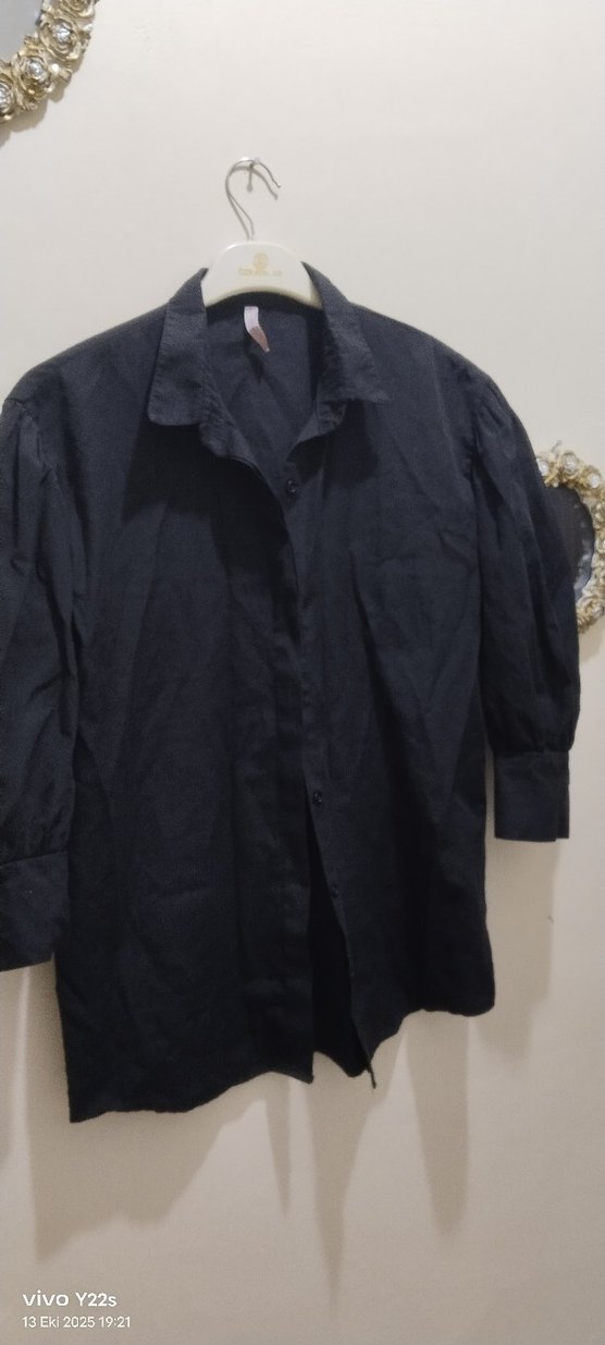 Düğmeli Siyah Keten Gömlek - Görsel 3