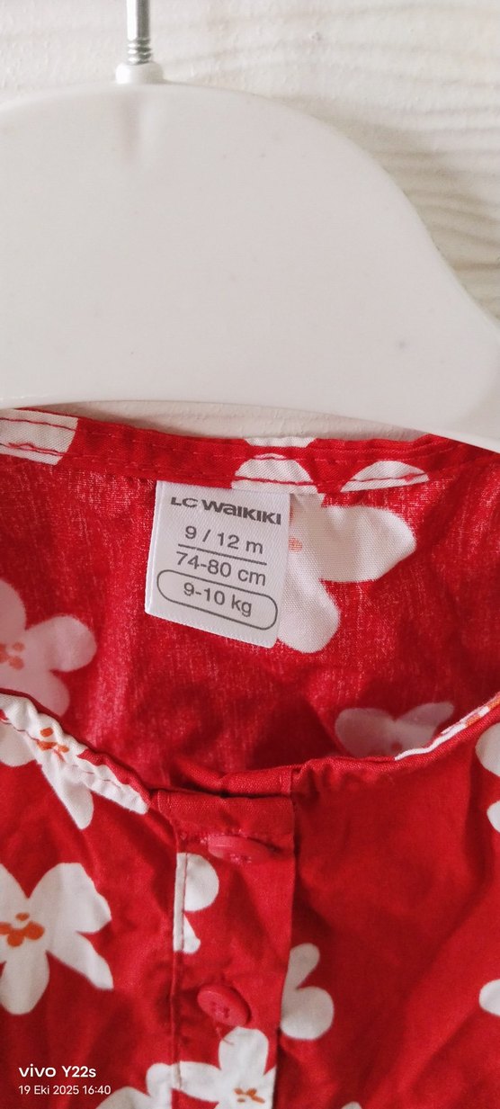 Kız Çocuk Kırmızı Çiçekli Düğmeli Elbise - Görsel 3