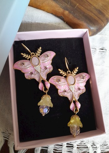 Pembe Boncuklu Uzun Kelebek Küpeler - Görsel 3