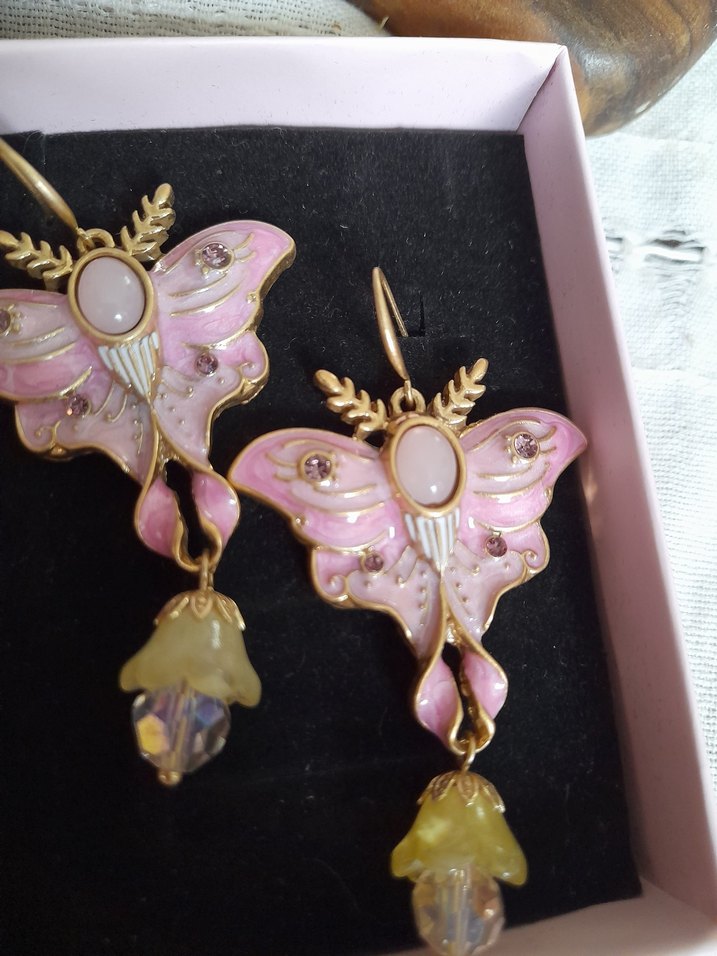 Pembe Boncuklu Uzun Kelebek Küpeler - Görsel 2