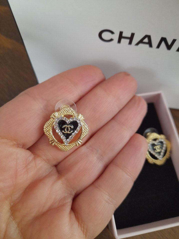 Altın Renkli Chanel modelTaşlı Küpeler - Görsel 3