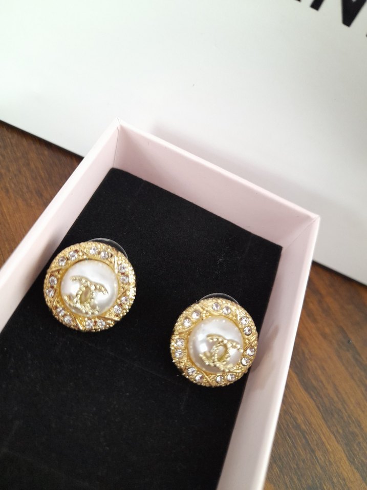 İncili Mini Chanel model küpe - Görsel 2