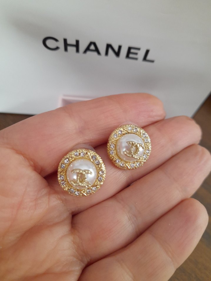 İncili Mini Chanel model küpe - Görsel 3