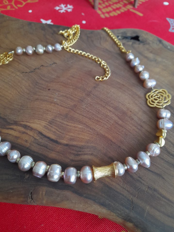 Gerçek pembei İnci ve Altın Çiçekli Kolye - Görsel 3