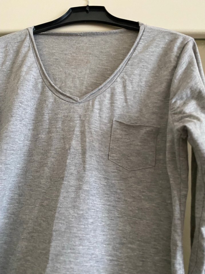 Gri V Yaka Uzun Kollu Tişört - Görsel 2