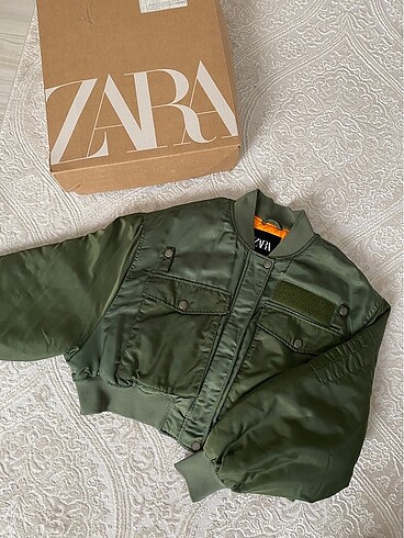 zara haki bomber