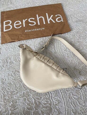  Beden bershka canta