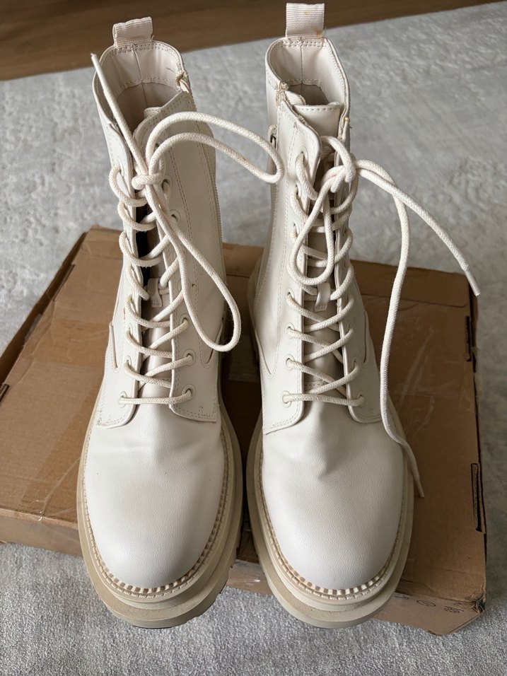 stradivarius bot - Görsel 2