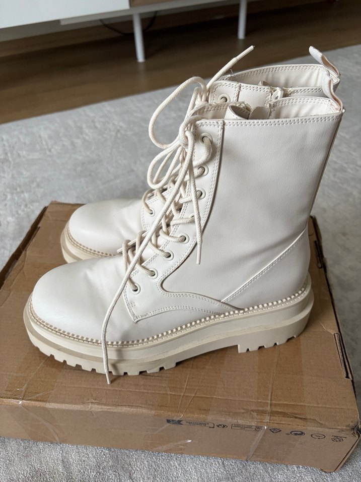 stradivarius bot - Görsel 4