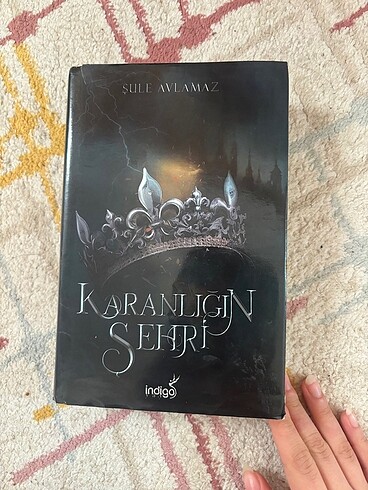 Karanlığın şehri kitap