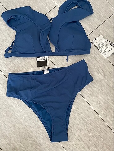 Yeni etiketli Bikini takım