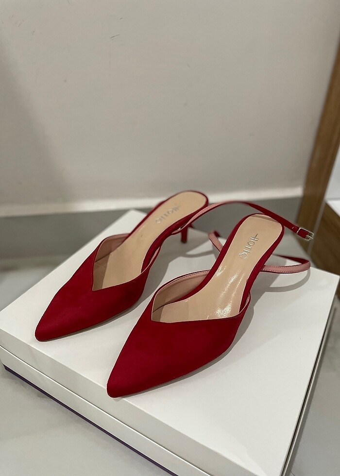 Kırmızı ayakkabı - Görsel 2