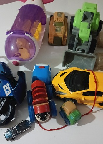 Renkli Oyuncak Arabalar Seti