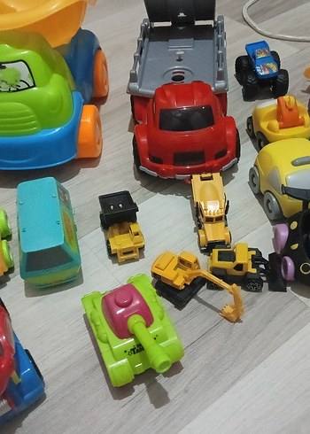 karisik toplu oyuncaklar arabalar - Görsel 12