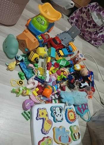 karisik toplu oyuncaklar arabalar