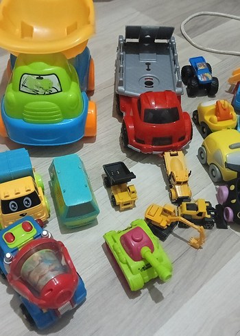 karisik toplu oyuncaklar arabalar - Görsel 9