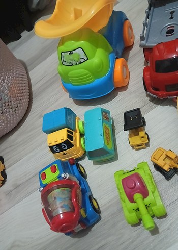 karisik toplu oyuncaklar arabalar - Görsel 11