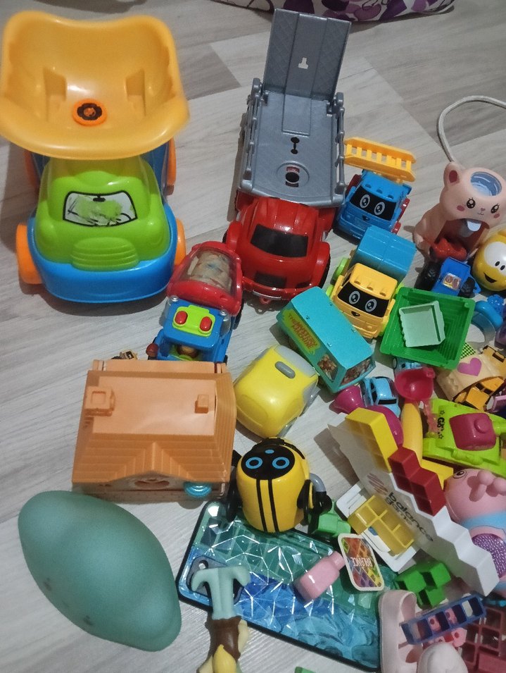 karisik toplu oyuncaklar arabalar - Görsel 3