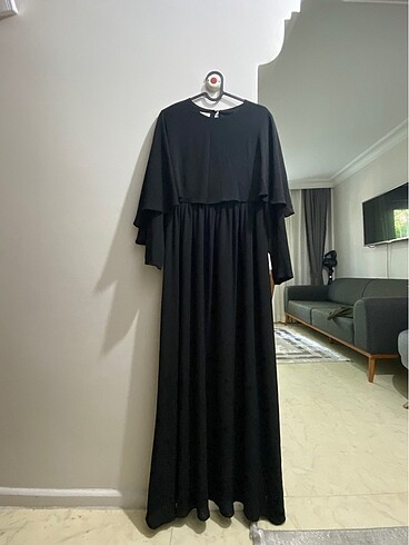 Siyah Pelerinli Elbise