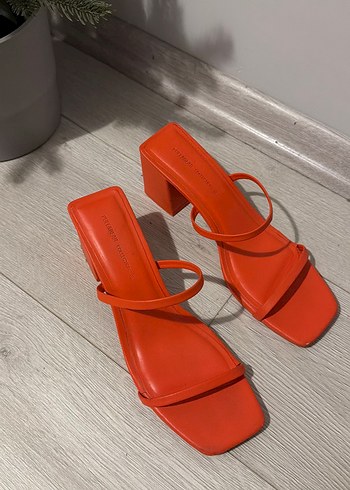 Pull and Bear Parlak Kırmızı Blok Topuklu Kadın Sandalet