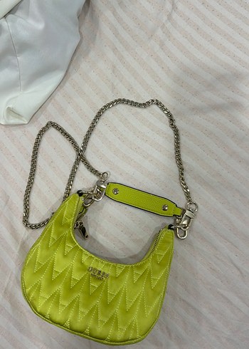Guess Canli Limon Yesili Zincirli Mini Canta