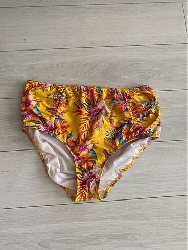 Yüksek bel bikini alt